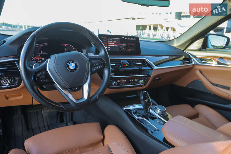 Седан BMW 5 Series 2019 в Львове