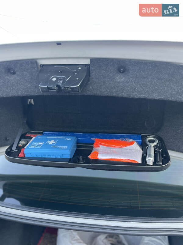 Седан BMW 5 Series 2010 в Луцке