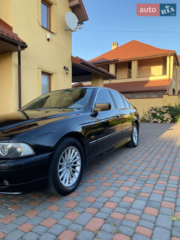 Седан BMW 5 Series 2000 в Солонке