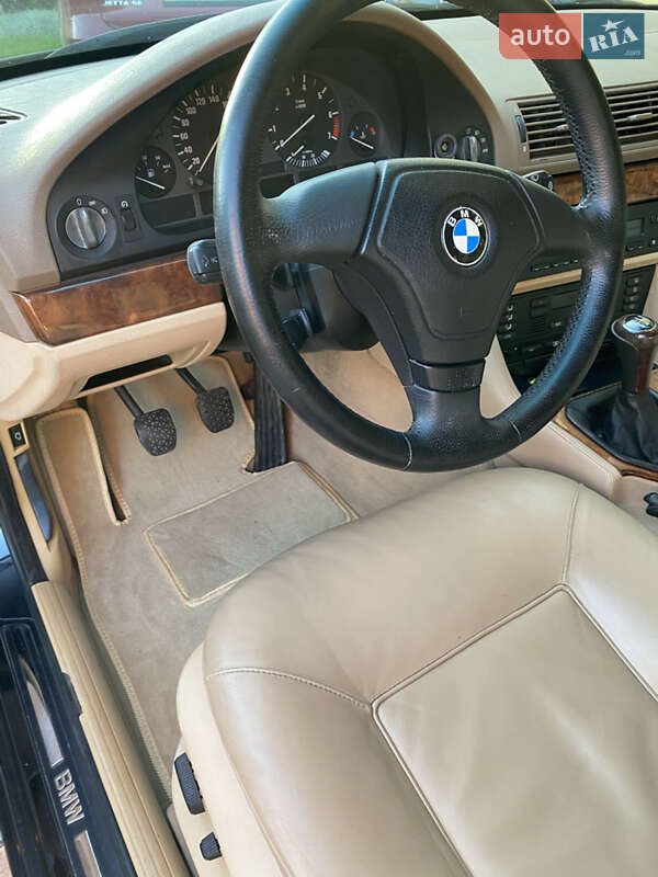 Седан BMW 5 Series 2000 в Солонке
