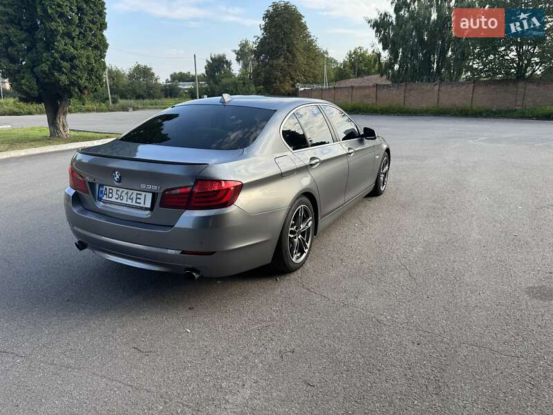 Седан BMW 5 Series 2013 в Хмільнику