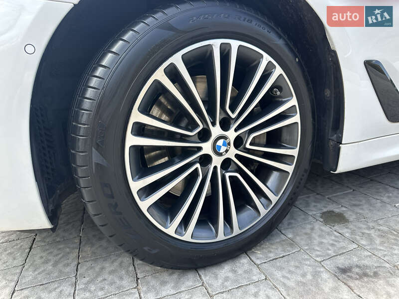 Седан BMW 5 Series 2017 в Львове