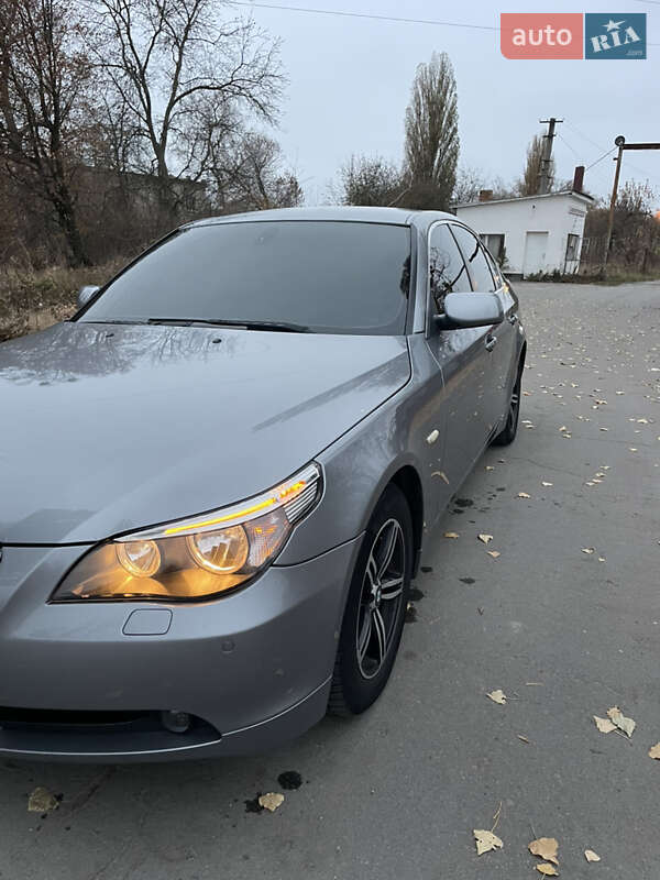 Седан BMW 5 Series 2004 в Калиновке