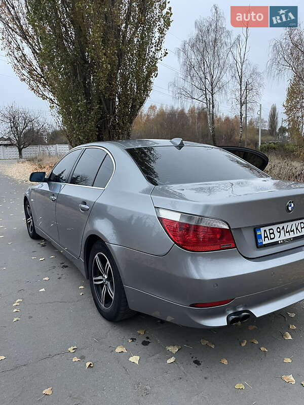Седан BMW 5 Series 2004 в Калиновке