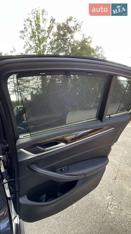 Седан BMW 5 Series 2017 в Львове