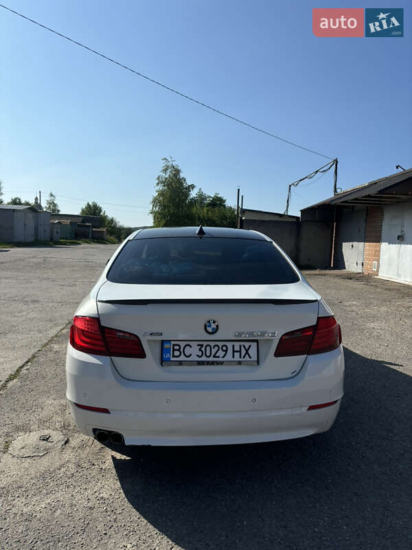 Седан BMW 5 Series 2012 в Львові