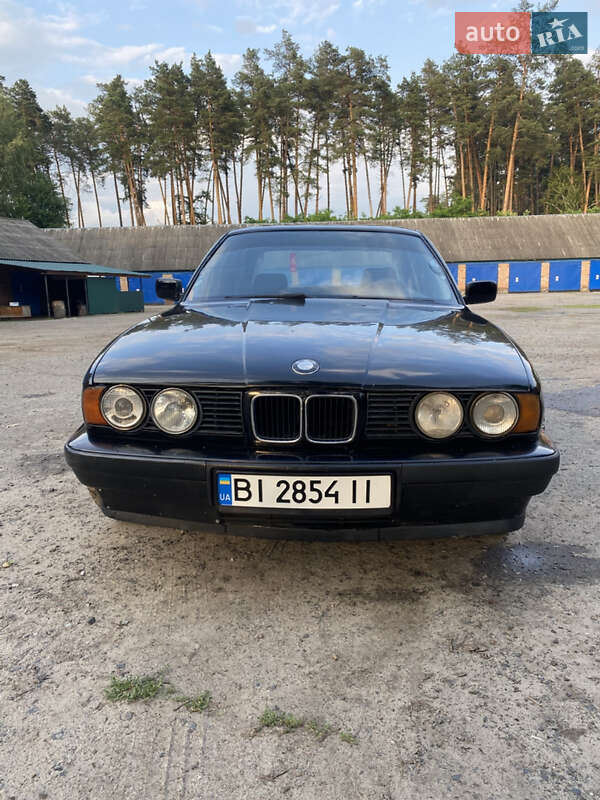 Седан BMW 5 Series 1988 в Гадяче
