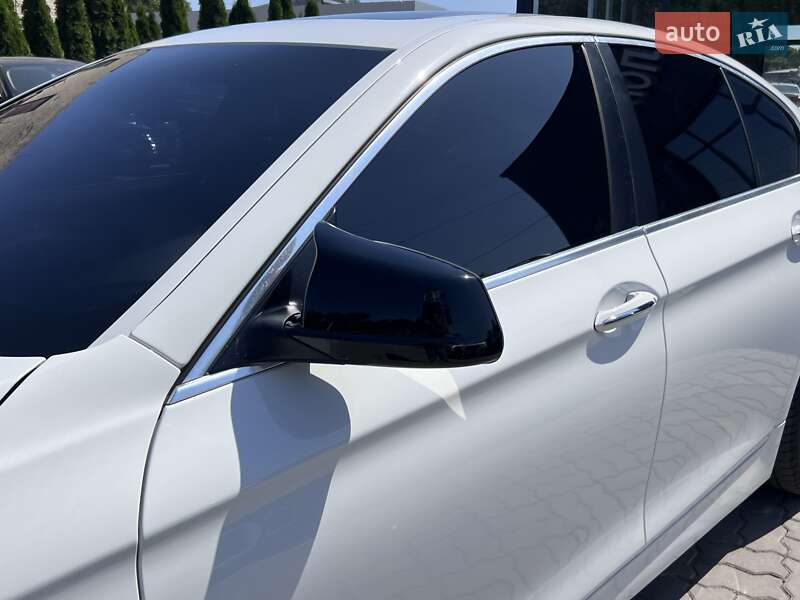 Седан BMW 5 Series 2013 в Нововолинську