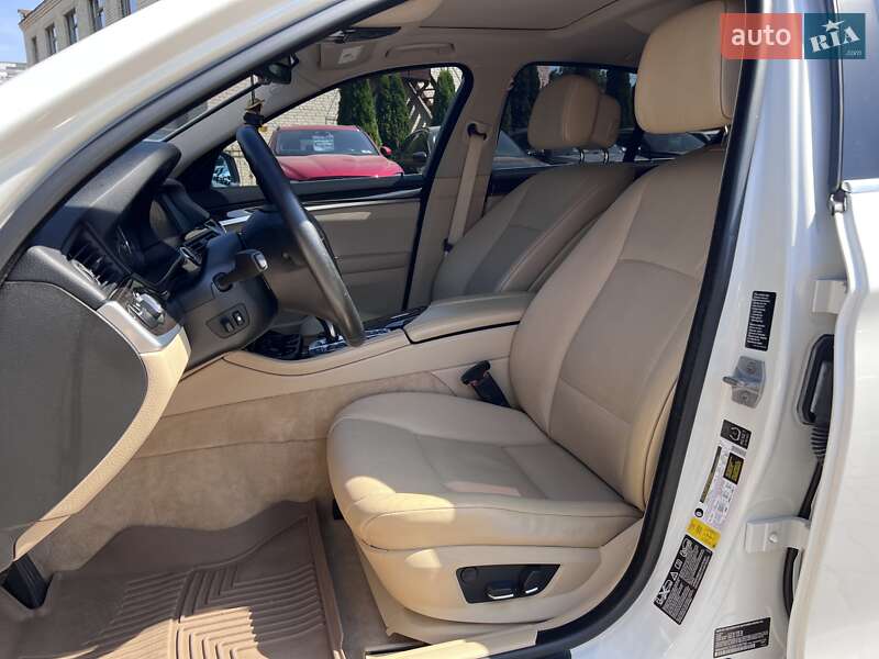 Седан BMW 5 Series 2013 в Нововолинську