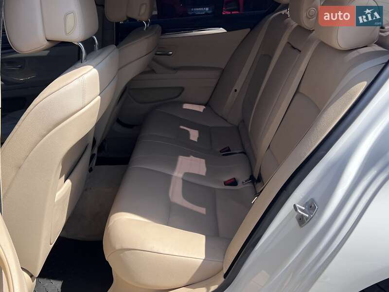 Седан BMW 5 Series 2013 в Нововолинську