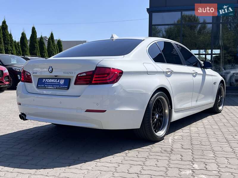 Седан BMW 5 Series 2013 в Нововолинську