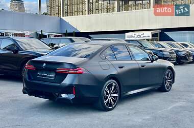 Седан BMW 5 Series 2023 в 
