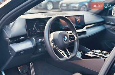 Седан BMW 5 Series 2023 в 