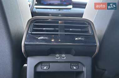 Седан BMW 5 Series 2023 в 