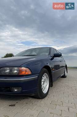 Седан BMW 5 Series 2000 в Черновцах