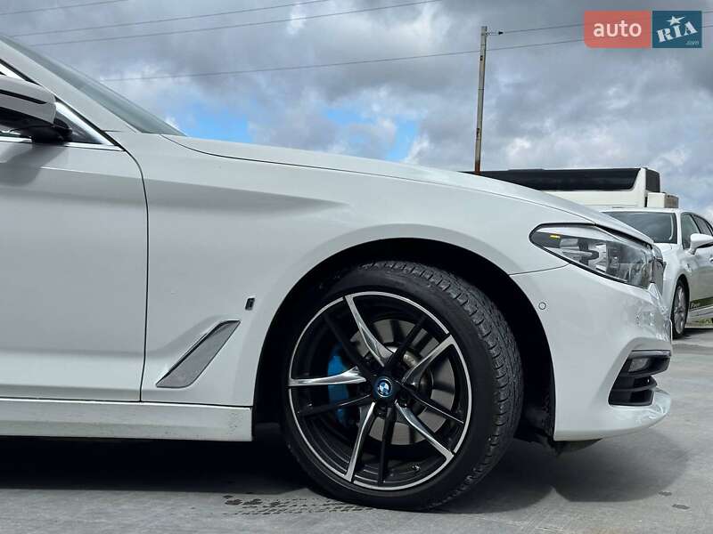 Седан BMW 5 Series 2018 в Львове