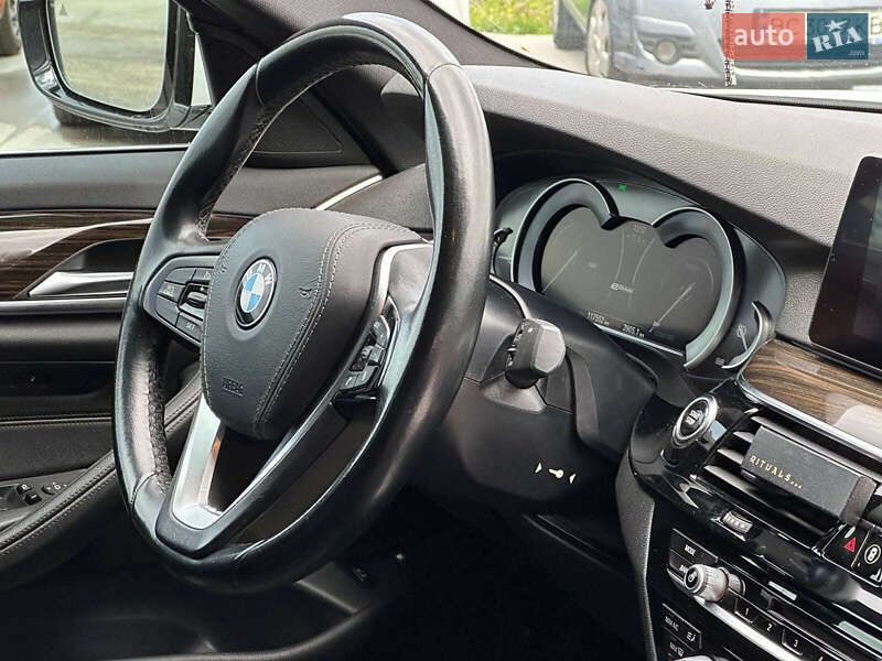 Седан BMW 5 Series 2018 в Львове