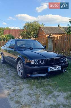 Седан BMW 5 Series 1989 в Дубровице
