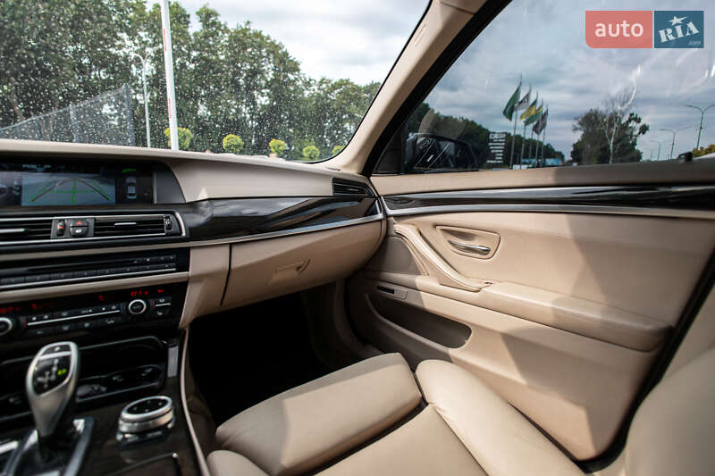 Седан BMW 5 Series 2011 в Львові