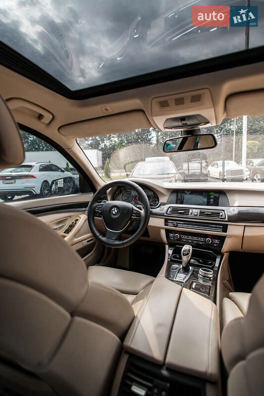 Седан BMW 5 Series 2011 в Львові