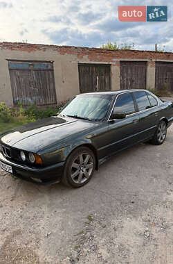 Седан BMW 5 Series 1988 в Харькове