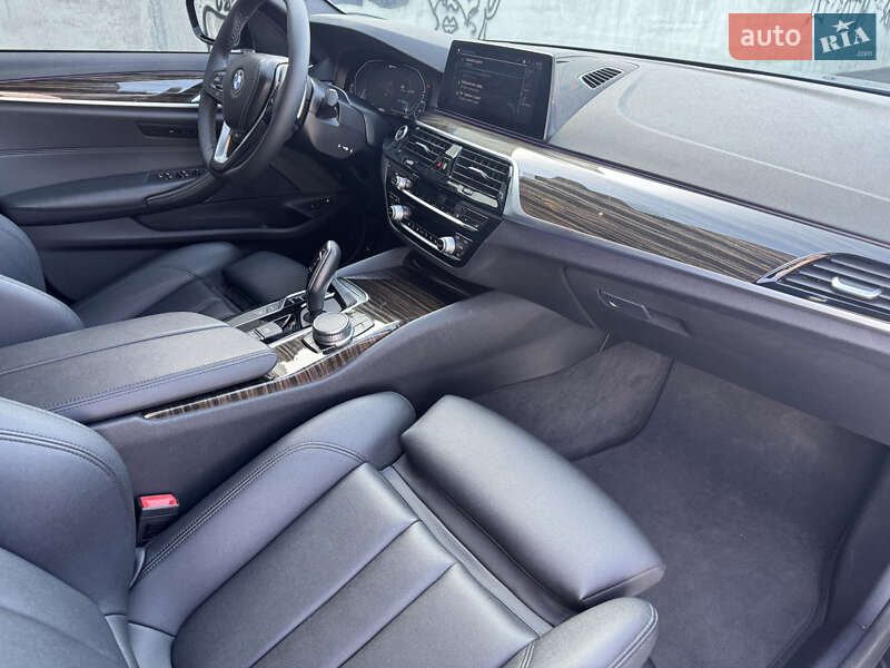 Седан BMW 5 Series 2019 в Львове