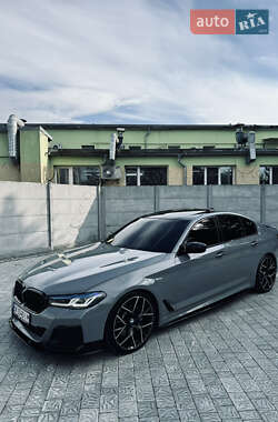 Седан BMW 5 Series 2017 в Ровно