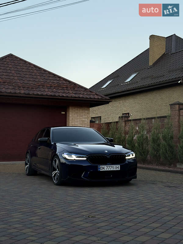 Седан BMW 5 Series 2017 в Ровно