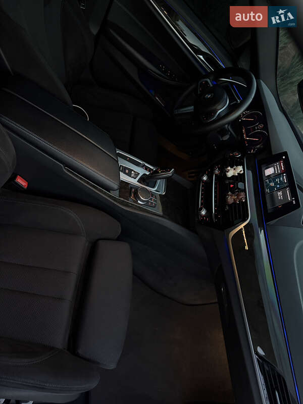 Седан BMW 5 Series 2017 в Ровно