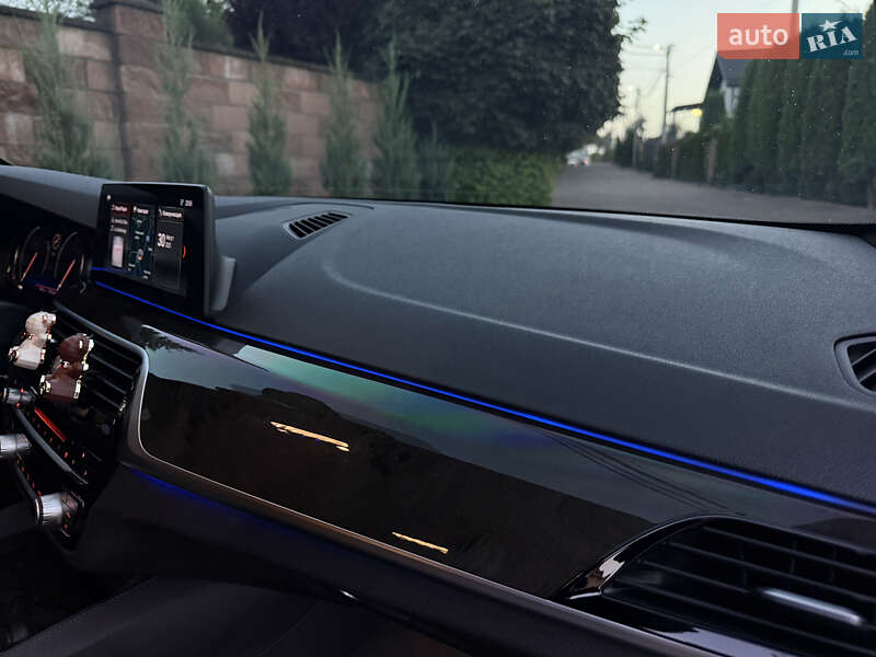 Седан BMW 5 Series 2017 в Ровно