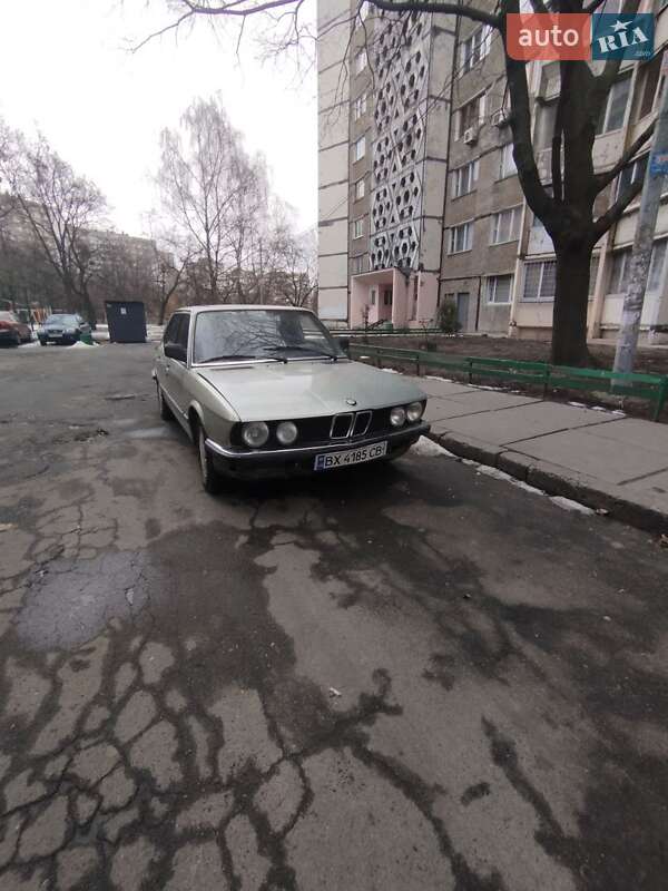 Седан BMW 5 Series 1984 в Киеве