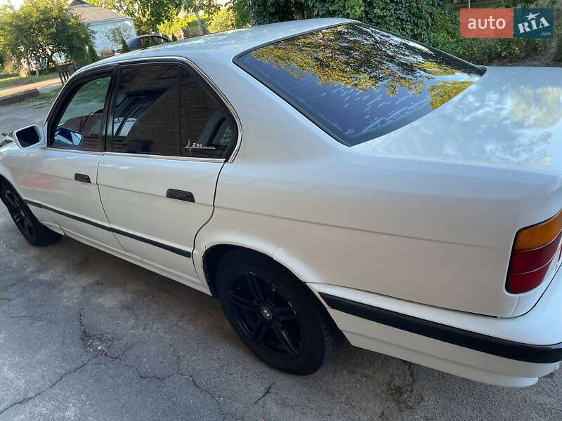 Седан BMW 5 Series 1989 в Катеринополе