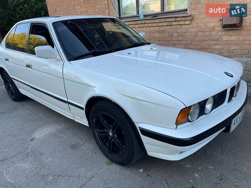 Седан BMW 5 Series 1989 в Катеринополе