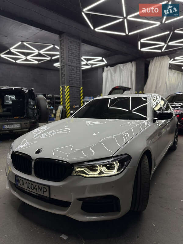 Седан BMW 5 Series 2017 в Киеве