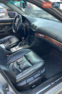 Седан BMW 5 Series 2000 в 