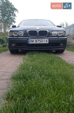 Седан BMW 5 Series 2002 в Дубні