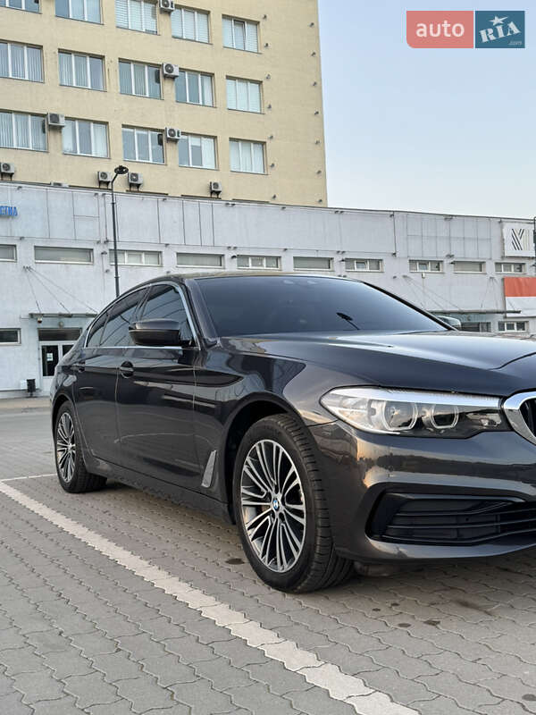 Седан BMW 5 Series 2018 в Львові