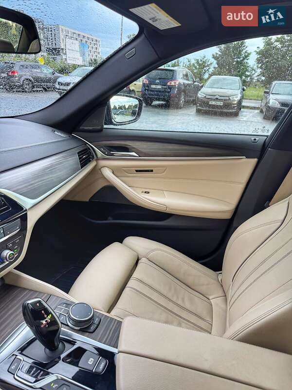 Седан BMW 5 Series 2019 в Львові
