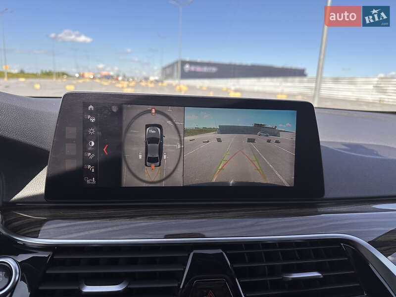 Седан BMW 5 Series 2018 в Львове