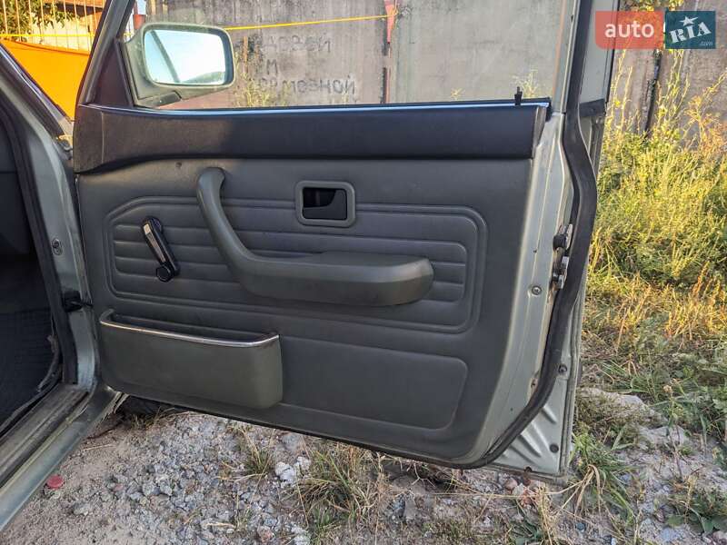 Седан BMW 5 Series 1984 в Житомире