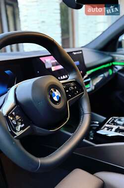 Седан BMW 5 Series 2023 в 