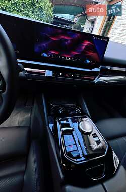 Седан BMW 5 Series 2023 в 