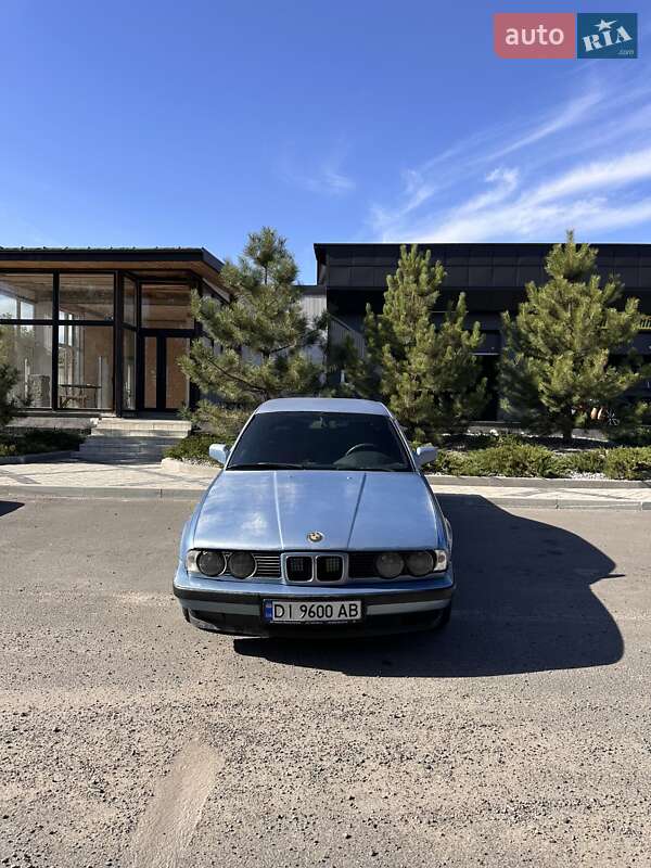 Седан BMW 5 Series 1991 в Днепре