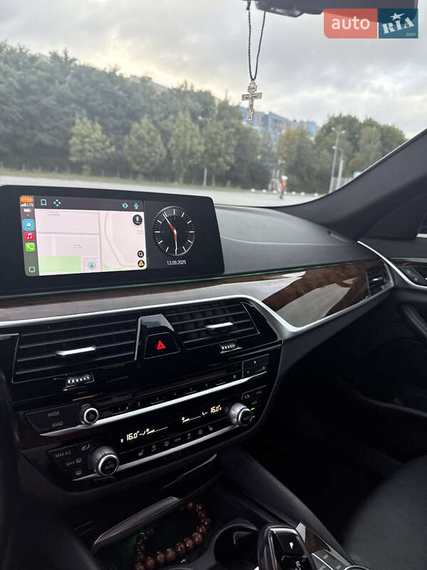 Седан BMW 5 Series 2017 в Львові