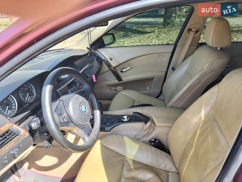 Седан BMW 5 Series 2004 в Коростене