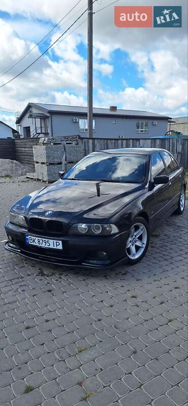 Седан BMW 5 Series 2001 в Березному