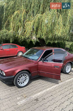 Седан BMW 5 Series 1993 в Чернівцях