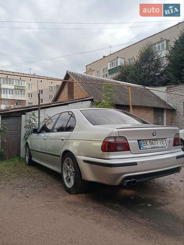 Седан BMW 5 Series 2001 в Коростене