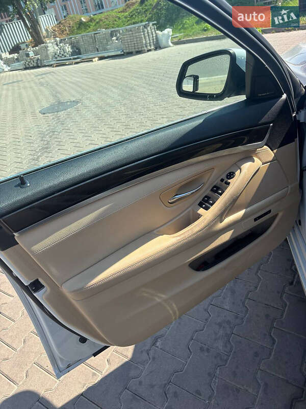 Седан BMW 5 Series 2013 в Вишневому фото 6 Седан BMW 5 Series 2013 в Вишневому