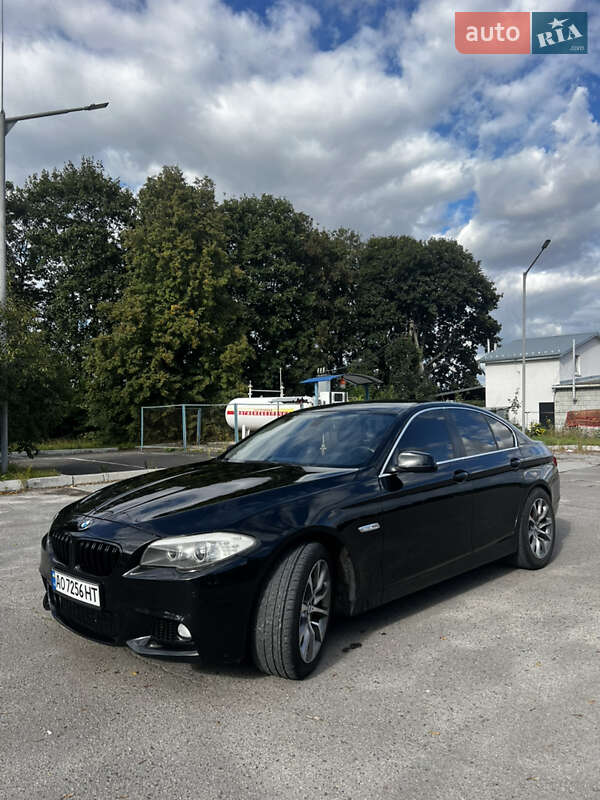 Седан BMW 5 Series 2012 в Волочиске